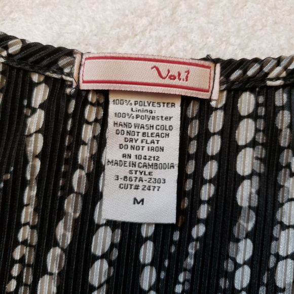 🐱Vol. 1 Asymmetrical Hem Top - Picture 4 of 4